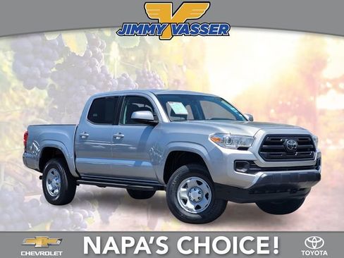 Certified 2018 Toyota Tacoma SR w/ SR Convenience Package AWD/4WD image 1
