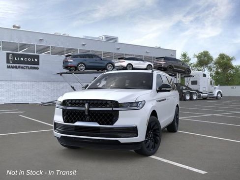 New 2026 Lincoln Navigator Reserve w/ Jet Appearance Package AWD/4WD image 2