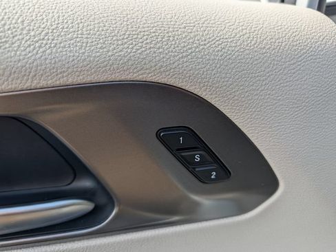 Used 2024 Chrysler Pacifica Touring-L FWD image 14