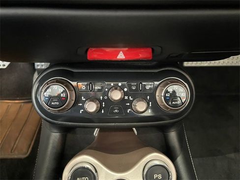 Used 2014 Ferrari California image 22