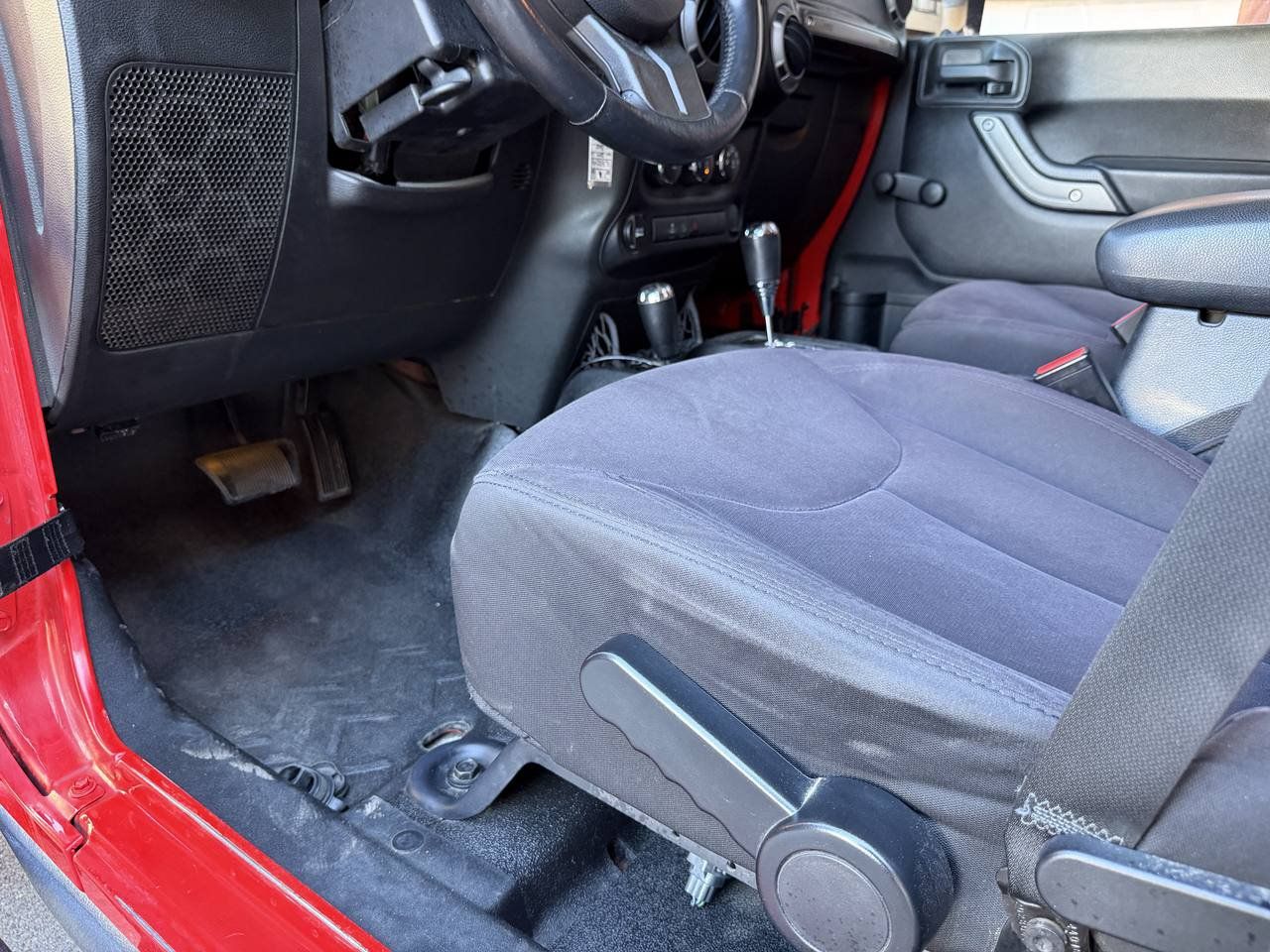 Used 2014 Jeep Wrangler Unlimited Sport w/ Connectivity Group AWD/4WD image 15