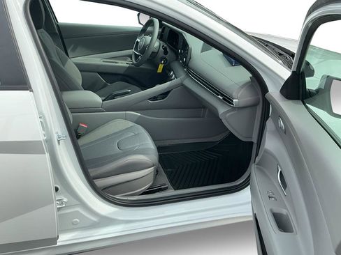 New 2026 Hyundai Elantra SE FWD image 8