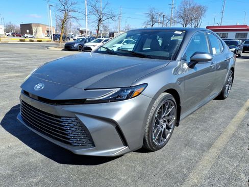 Used 2026 Toyota Camry XLE image 3
