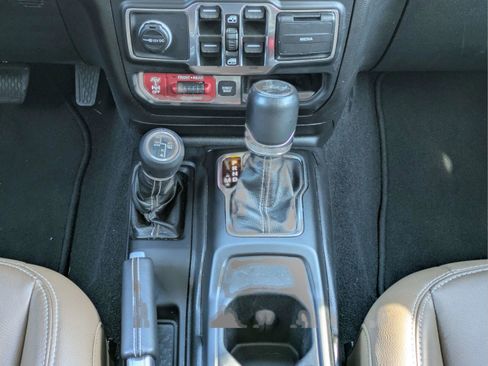 Used 2021 Jeep Wrangler Unlimited Rubicon 4xe w/ Dual Top Group AWD/4WD image 16