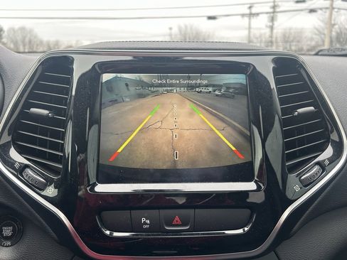 Used 2019 Jeep Cherokee Limited image 22