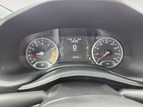 Used 2020 Jeep Renegade Latitude FWD image 24