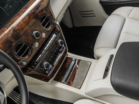 Used 2023 Rolls-Royce Phantom Sedan image 30