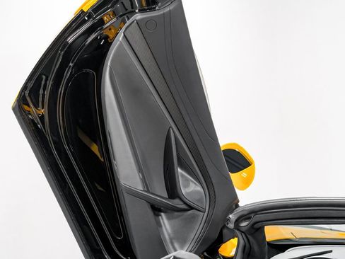 Used 2022 McLaren 720S Spider image 9