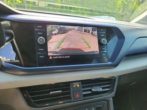 Used 2022 Volkswagen Taos SE FWD image 18