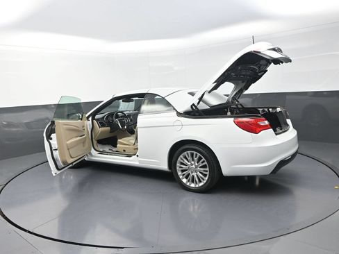 Used 2011 Chrysler 200 Limited FWD image 36