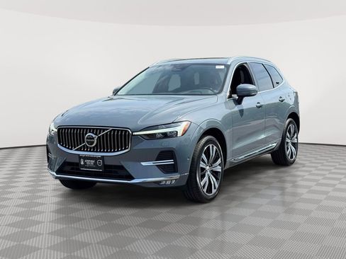 Used 2023 Volvo XC60 B5 Plus AWD/4WD image 2