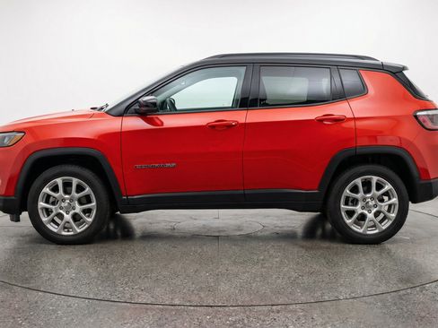 Used 2025 Jeep Compass Limited image 5