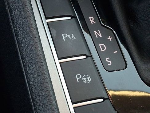 Used 2020 Volkswagen Passat 2.0T SEL image 27