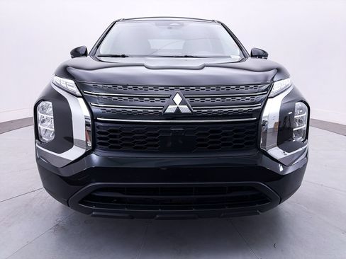 Used 2024 Mitsubishi Outlander ES FWD image 2