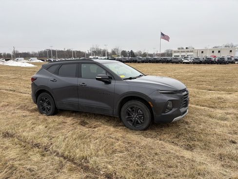 Used 2022 Chevrolet Blazer LT image 2