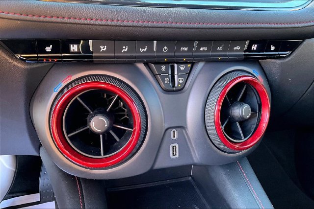 Used 2021 Chevrolet Blazer RS FWD image 32