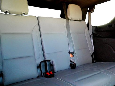 Used 2021 GMC Yukon SLT w/ SLT Premium Package image 31