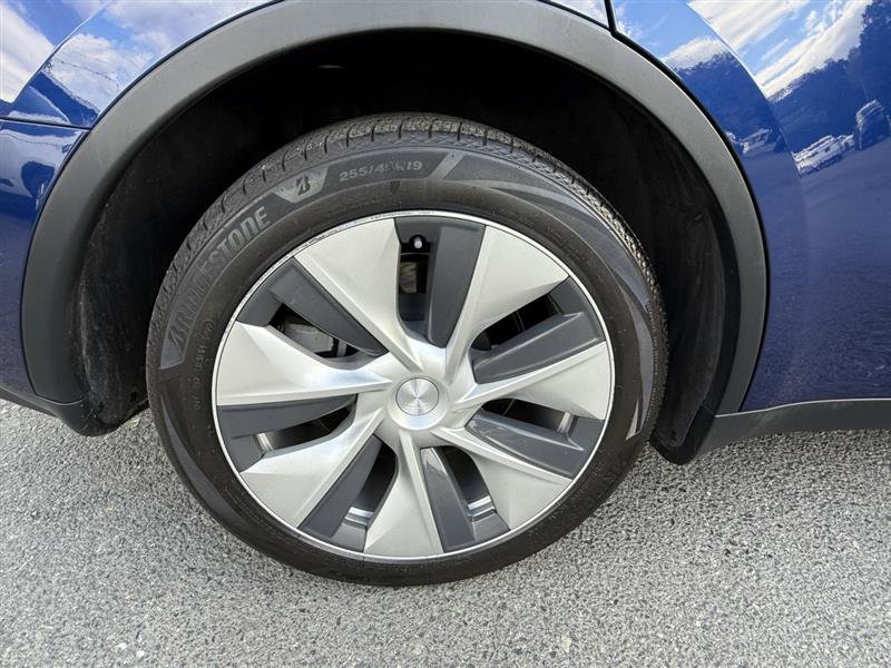 Used 2023 Tesla Model Y AWD image 5