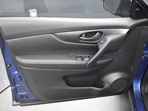 Used 2022 Nissan Rogue Sport S FWD image 9