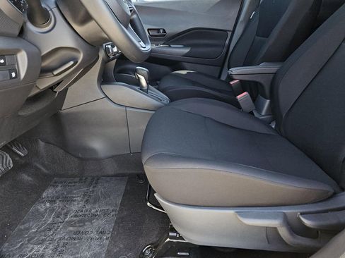 New 2025 Nissan Kicks Play S image 15