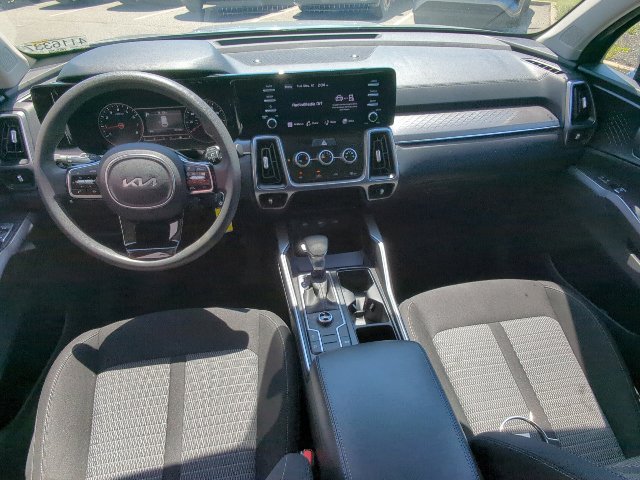 Used 2023 Kia Sorento LX AWD/4WD image 14