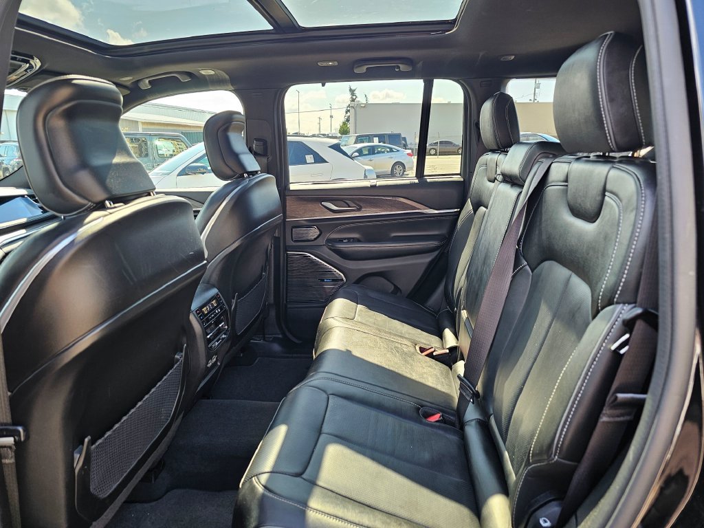 Used 2023 Jeep Grand Cherokee Overland w/ Advanced Protech Group III AWD/4WD image 17