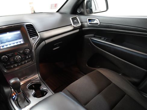 Used 2019 Jeep Grand Cherokee Laredo image 13