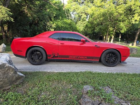 Used 2016 Dodge Challenger R/T Scat Pack RWD image 3