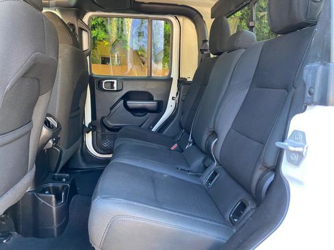 Used 2021 Jeep Gladiator Sport AWD/4WD image 27
