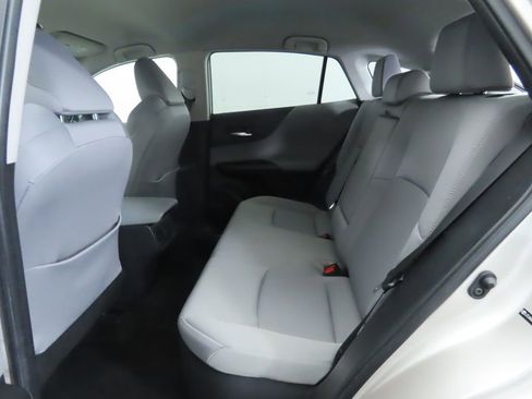 Used 2021 Toyota Venza LE image 21