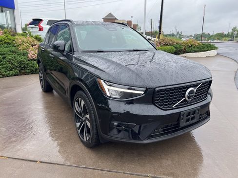 Certified 2023 Volvo XC40 B5 Plus w/ Protection Package Premier image 7