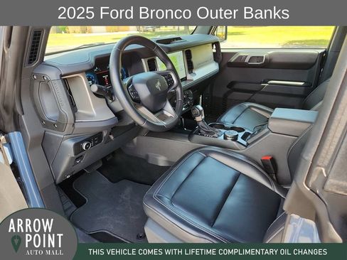 Used 2025 Ford Bronco Outer Banks AWD/4WD image 23