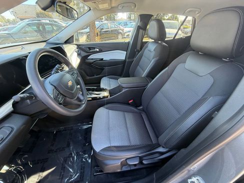 Used 2025 Chevrolet Trax LT image 24