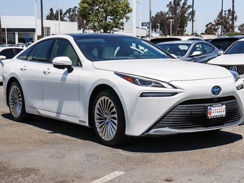 Used 2021 Toyota Mirai RWD image 3
