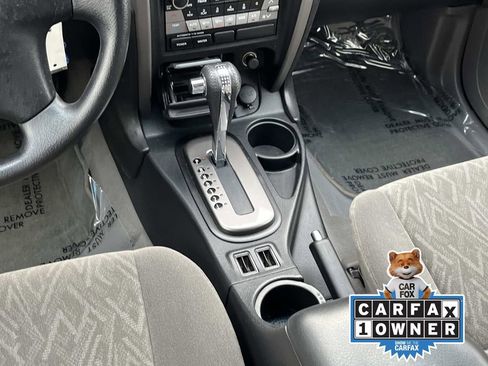 Used 2003 Isuzu Axiom S image 14