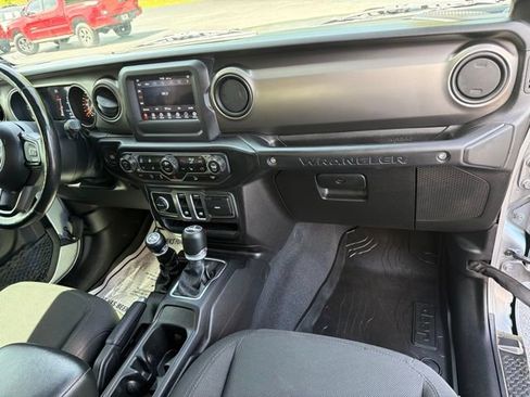 Used 2020 Jeep Wrangler Sport AWD/4WD image 30
