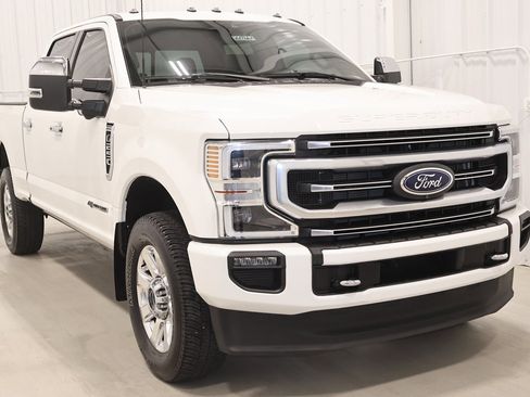 Certified 2022 Ford F250 Platinum w/ FX4 Off-Road Package image 4