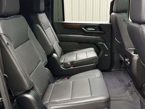 Used 2025 GMC Yukon XL Denali w/ Sun & Power Step Package image 38