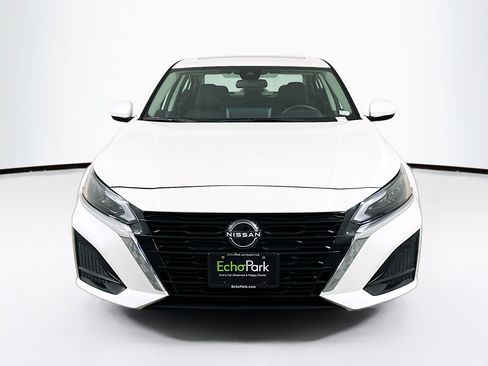 Used 2023 Nissan Altima 2.5 SV w/ SV Premium Package FWD image 2