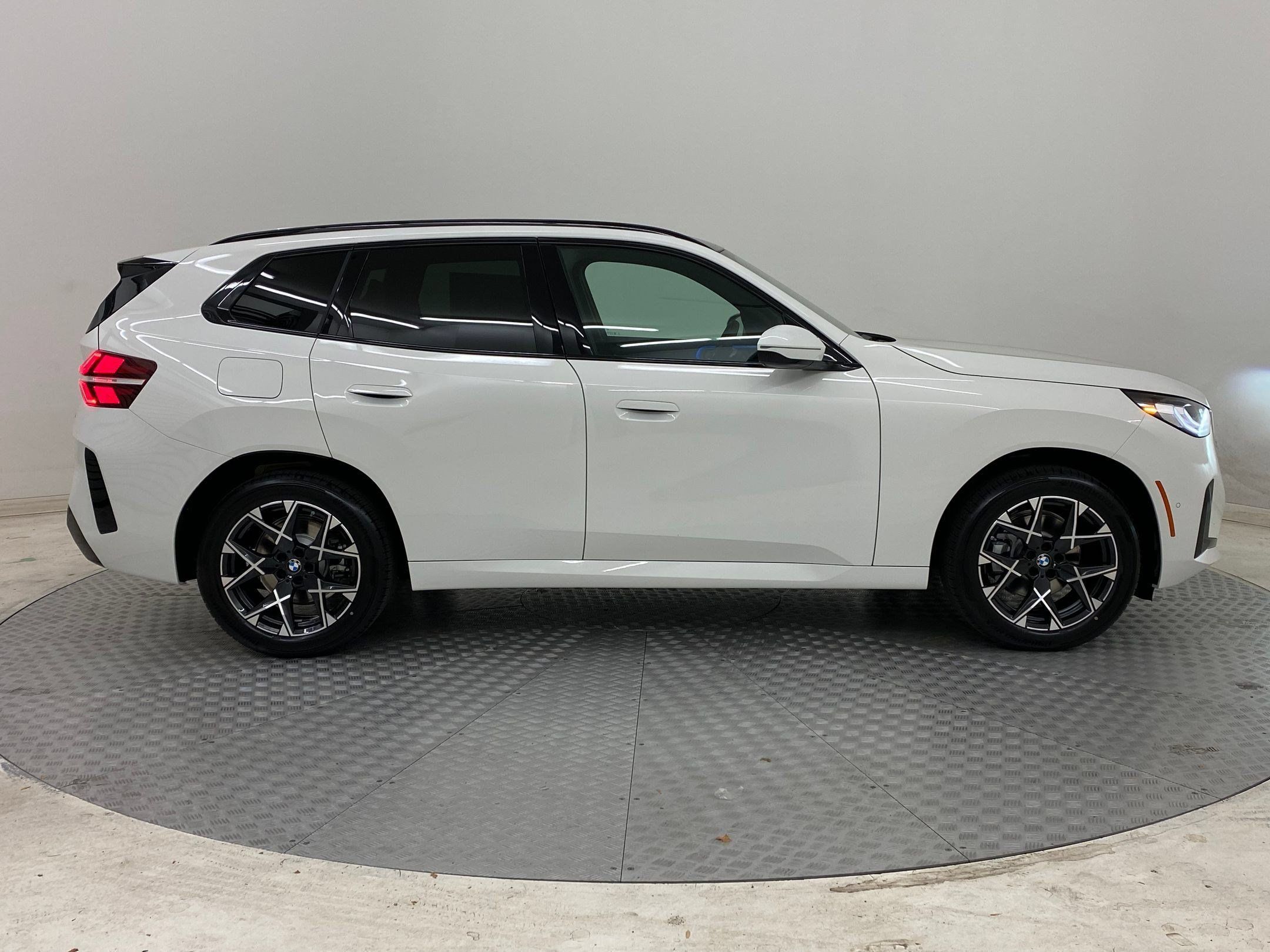 Used 2026 BMW X3 xDrive30i w/ M Sport Package AWD/4WD image 7