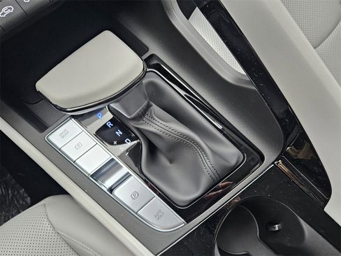 New 2025 Hyundai Elantra Limited image 19