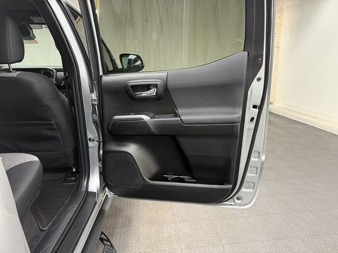 Used 2022 Toyota Tacoma TRD Sport AWD/4WD image 14