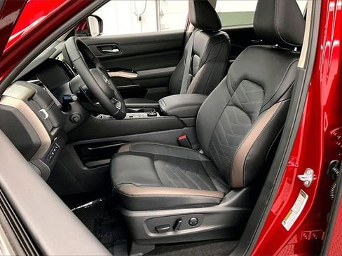 New 2025 Nissan Pathfinder Platinum w/ Cargo Package image 9