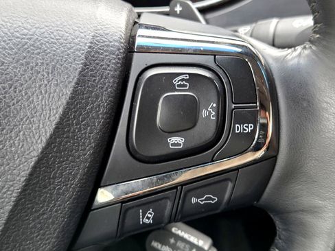 Used 2018 Toyota Avalon Limited image 25