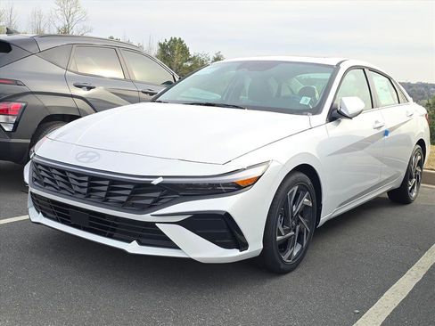 New 2026 Hyundai Elantra Limited FWD image 3