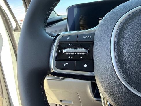 Certified 2026 Kia Carnival FWD image 23