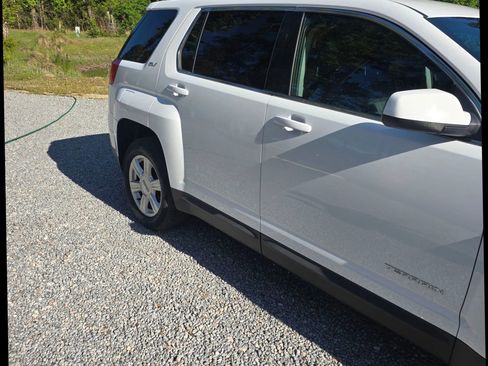 Used 2015 GMC Terrain SLT w/ Open Road Package AWD/4WD image 4