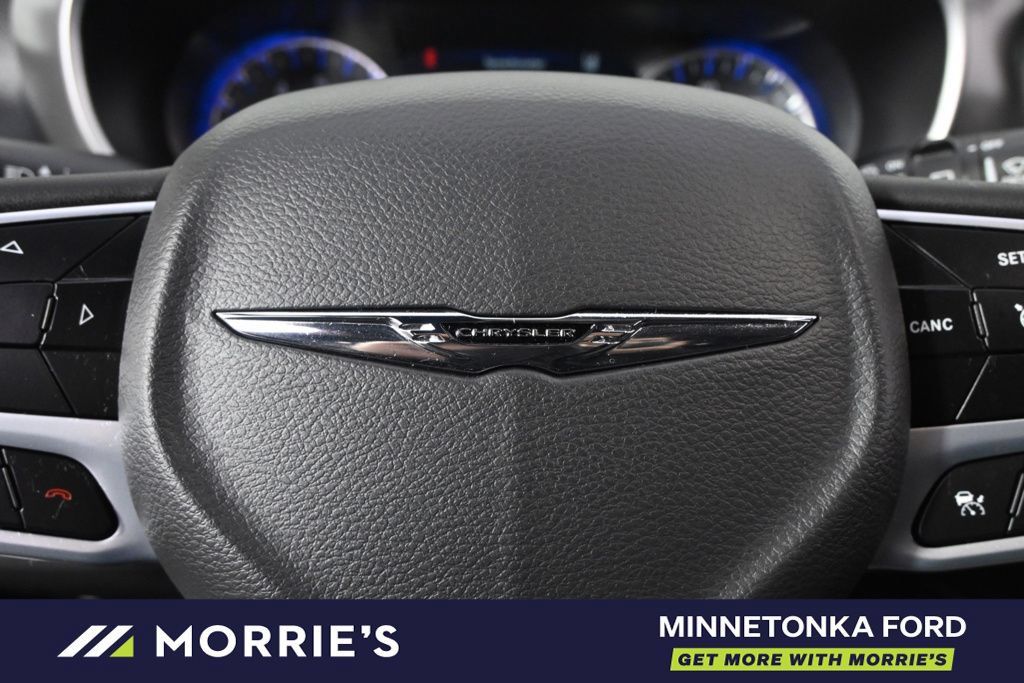 Used 2026 Chrysler Pacifica Select FWD image 36