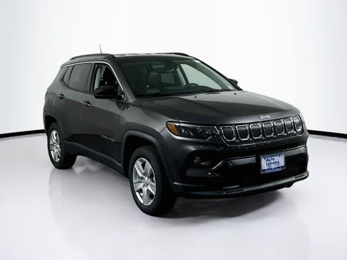 Used 2022 Jeep Compass Latitude AWD/4WD image 3