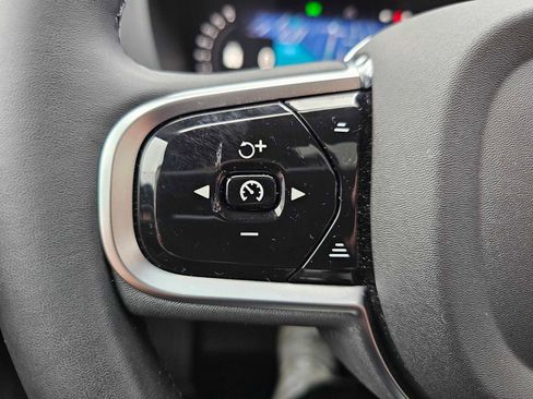 Certified 2025 Volvo XC60 B5 Plus w/ Protection Package Premier image 35